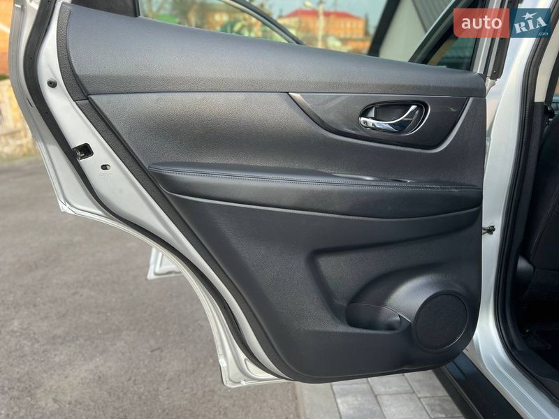 Внедорожник / Кроссовер Nissan Rogue 2017 в Хмельницком