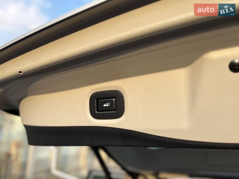 Внедорожник / Кроссовер Nissan Rogue 2017 в Хмельницком