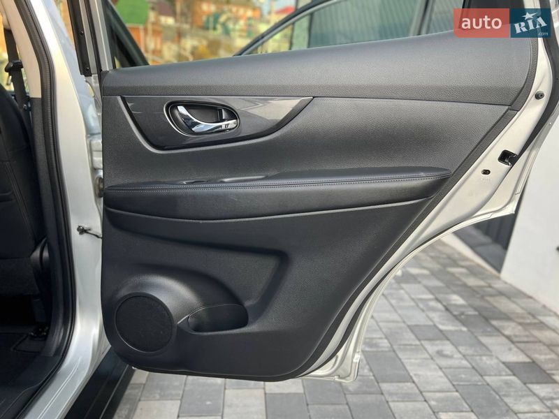 Внедорожник / Кроссовер Nissan Rogue 2017 в Хмельницком