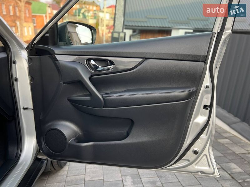 Внедорожник / Кроссовер Nissan Rogue 2017 в Хмельницком