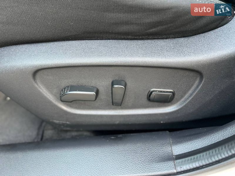 Внедорожник / Кроссовер Nissan Rogue 2017 в Хмельницком