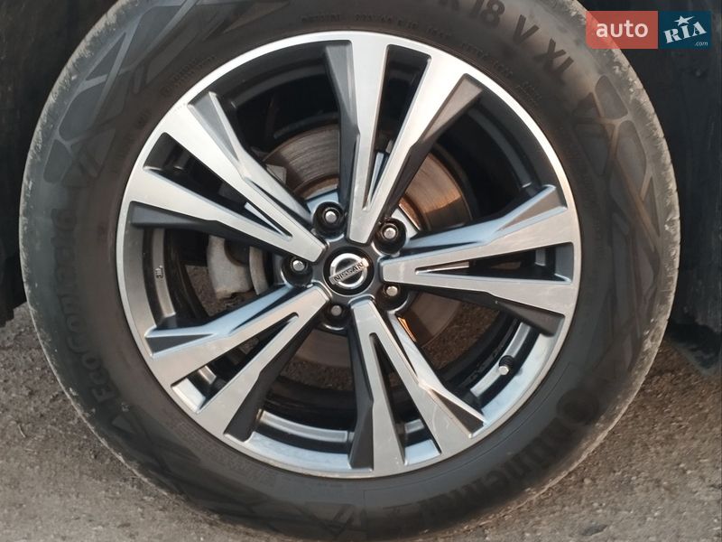 Внедорожник / Кроссовер Nissan Rogue 2019 в Ромнах