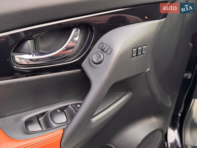 Позашляховик / Кросовер Nissan Rogue 2017 в Івано-Франківську