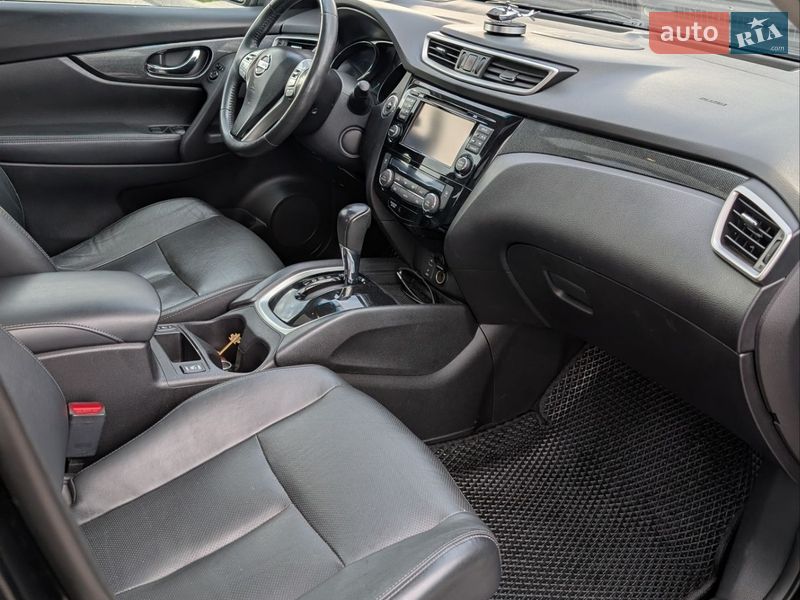 Позашляховик / Кросовер Nissan Rogue 2015 в Житомирі