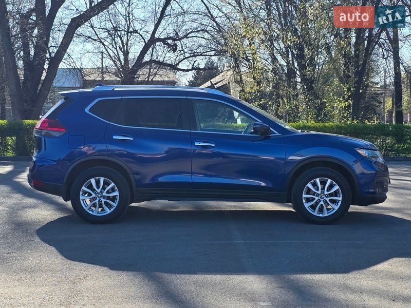 Позашляховик / Кросовер Nissan Rogue 2017 в Кам'янському