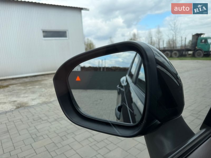 Позашляховик / Кросовер Nissan Rogue 2023 в Калуші