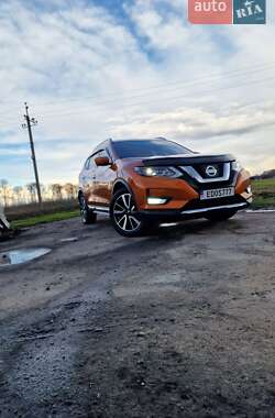 Внедорожник / Кроссовер Nissan Rogue 2018 в Сумах