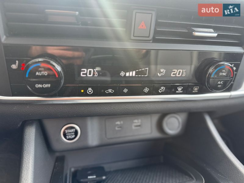 Внедорожник / Кроссовер Nissan Rogue 2023 в Ровно