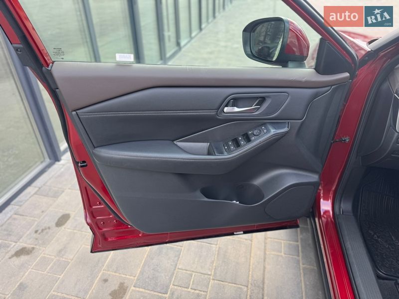 Внедорожник / Кроссовер Nissan Rogue 2023 в Ровно