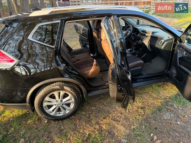 Позашляховик / Кросовер Nissan Rogue 2015 в Новояворівську