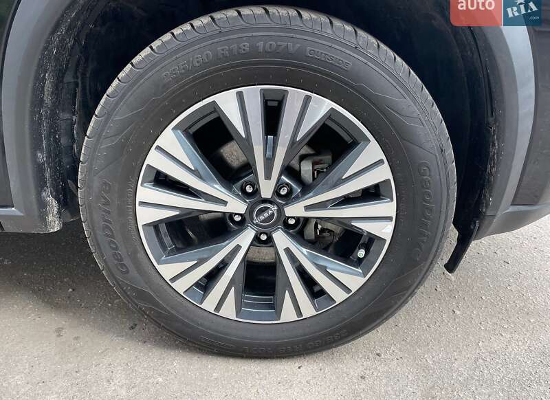 Внедорожник / Кроссовер Nissan Rogue 2023 в Сумах