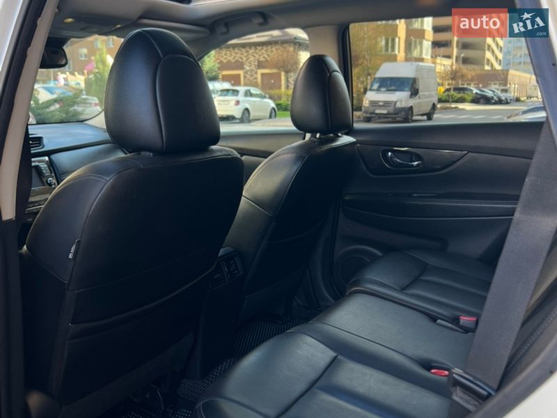 Позашляховик / Кросовер Nissan Rogue 2017 в Києві