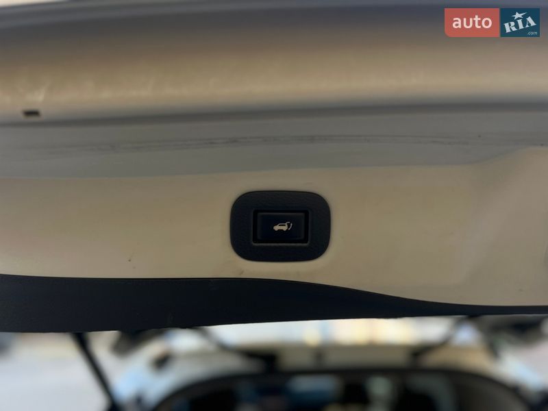 Позашляховик / Кросовер Nissan Rogue 2017 в Києві