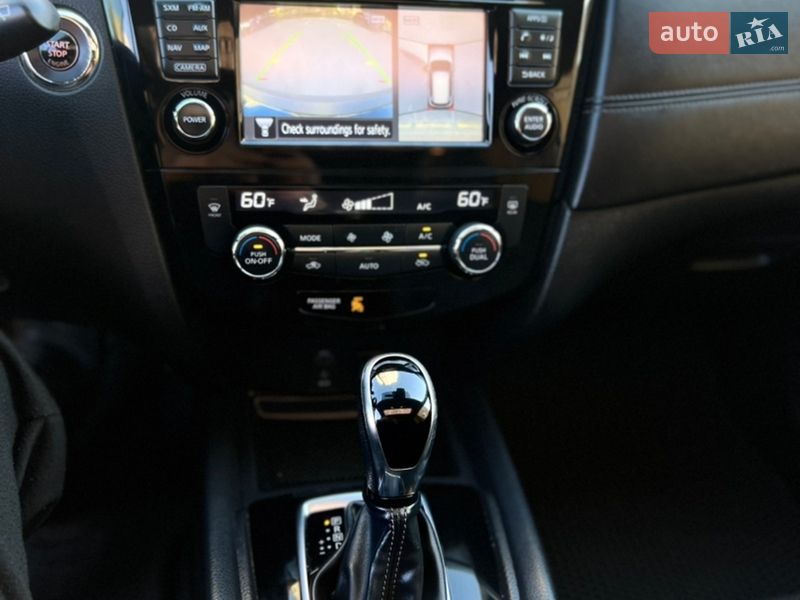 Позашляховик / Кросовер Nissan Rogue 2017 в Києві