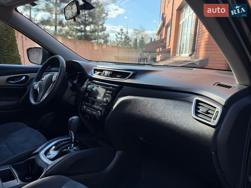 Позашляховик / Кросовер Nissan Rogue 2016 в Лубнах