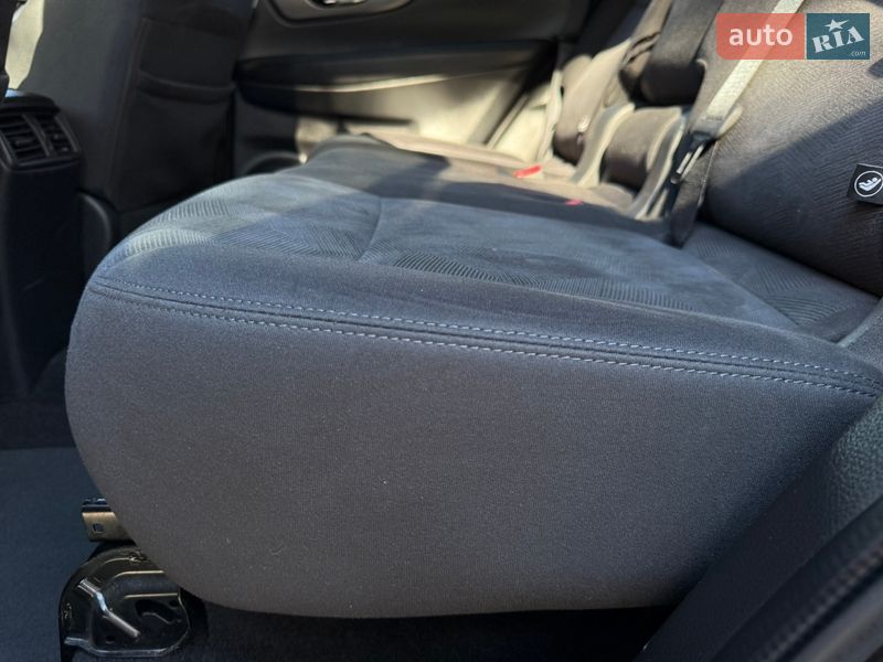 Позашляховик / Кросовер Nissan Rogue 2016 в Лубнах