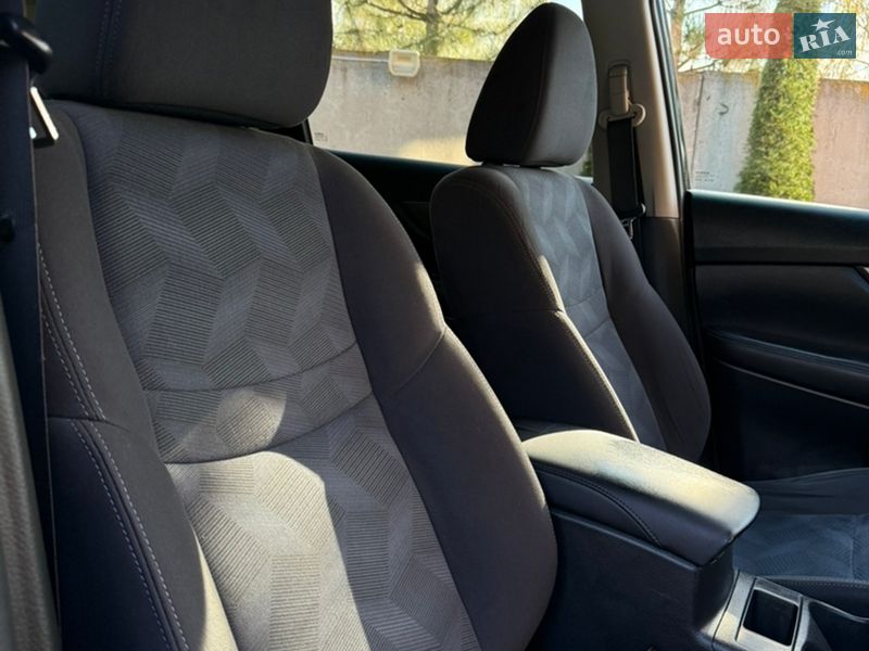 Позашляховик / Кросовер Nissan Rogue 2016 в Лубнах