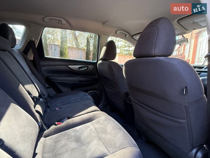 Позашляховик / Кросовер Nissan Rogue 2016 в Лубнах