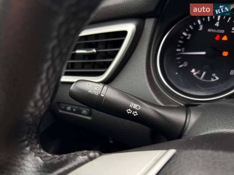 Позашляховик / Кросовер Nissan Rogue 2016 в Житомирі