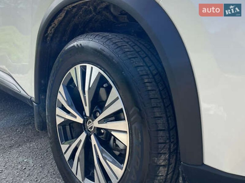 Внедорожник / Кроссовер Nissan Rogue 2021 в Ивано-Франковске