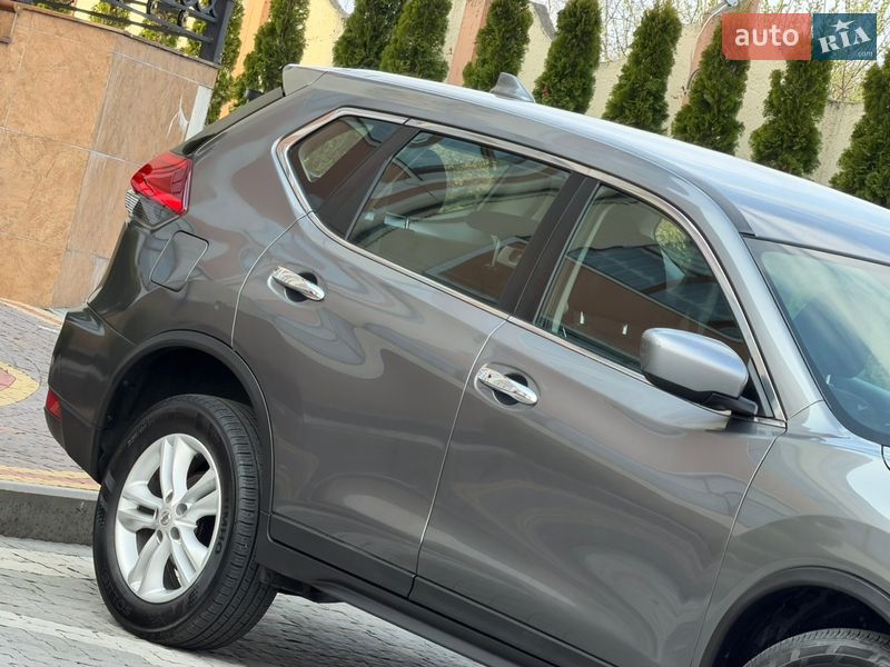 Внедорожник / Кроссовер Nissan Rogue 2017 в Дрогобыче
