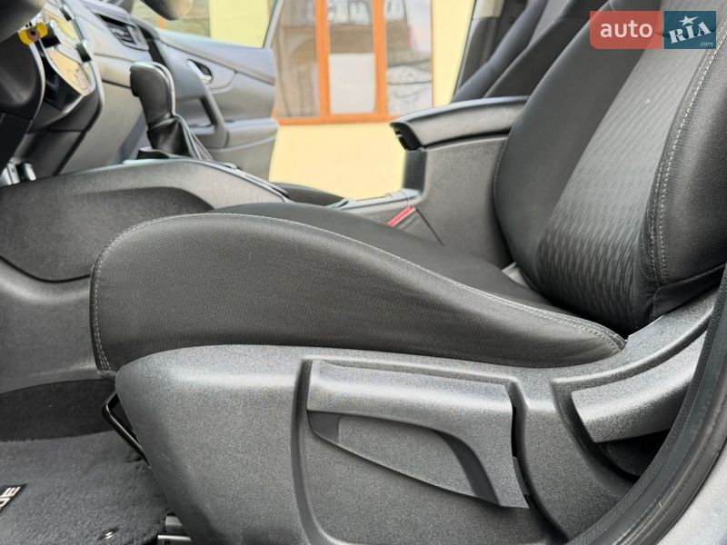 Внедорожник / Кроссовер Nissan Rogue 2017 в Дрогобыче