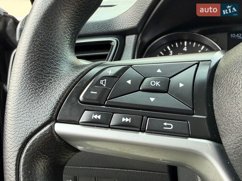 Внедорожник / Кроссовер Nissan Rogue 2017 в Дрогобыче