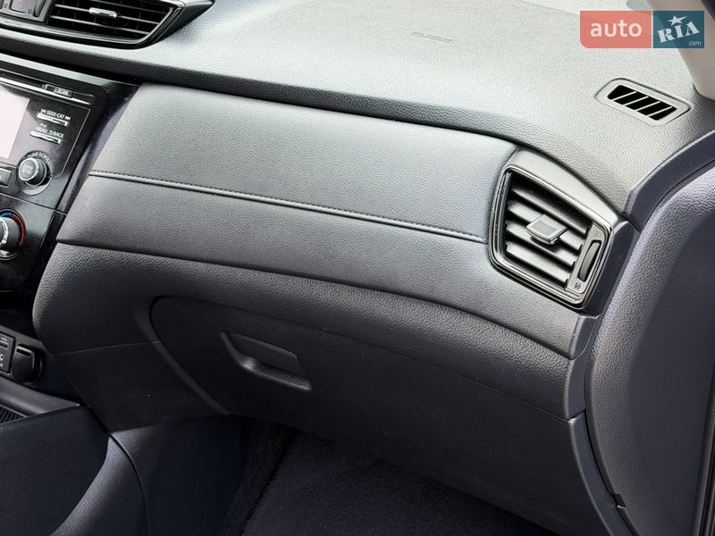 Внедорожник / Кроссовер Nissan Rogue 2017 в Дрогобыче