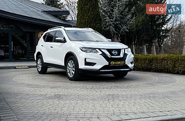Внедорожник / Кроссовер Nissan Rogue 2017 в Львове