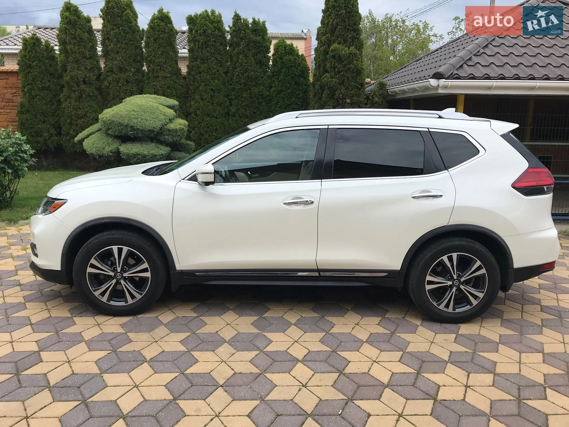 2017 Nissan Rogue - мініатюра 2