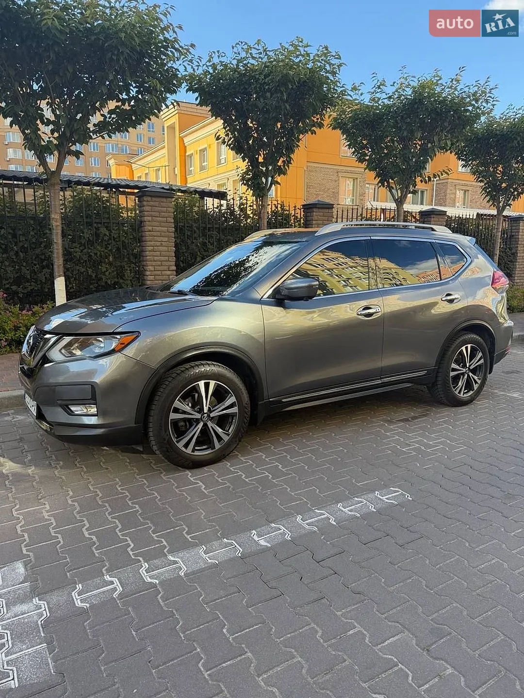 2017 Nissan Rogue - мініатюра 2
