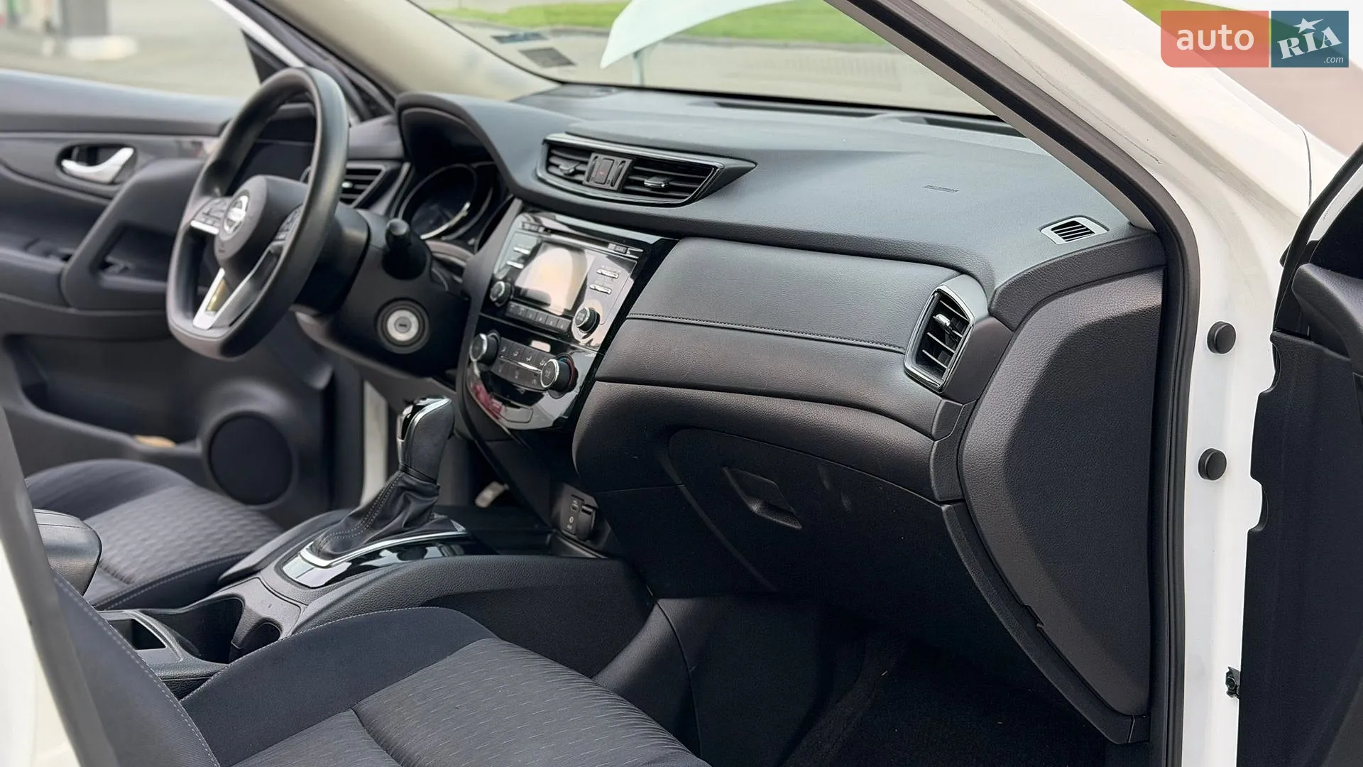 2016 Nissan Rogue - мініатюра 28