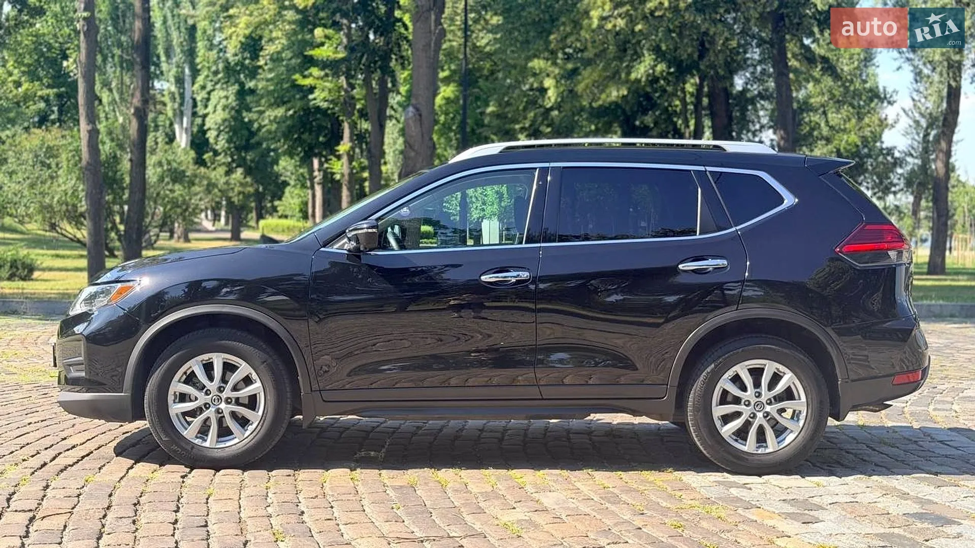 2017 Nissan Rogue - мініатюра 2