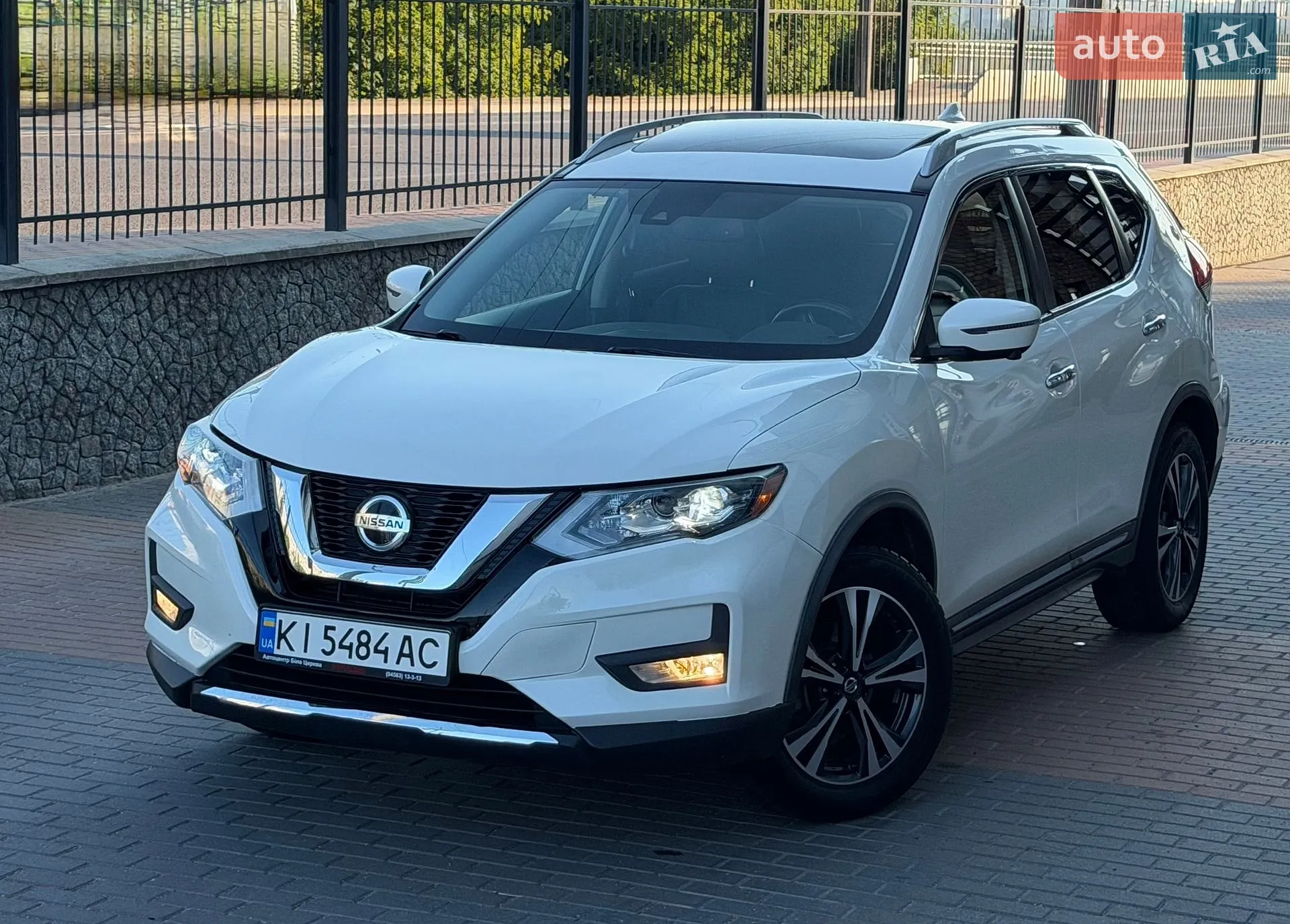 2017 Nissan Rogue - мініатюра 2