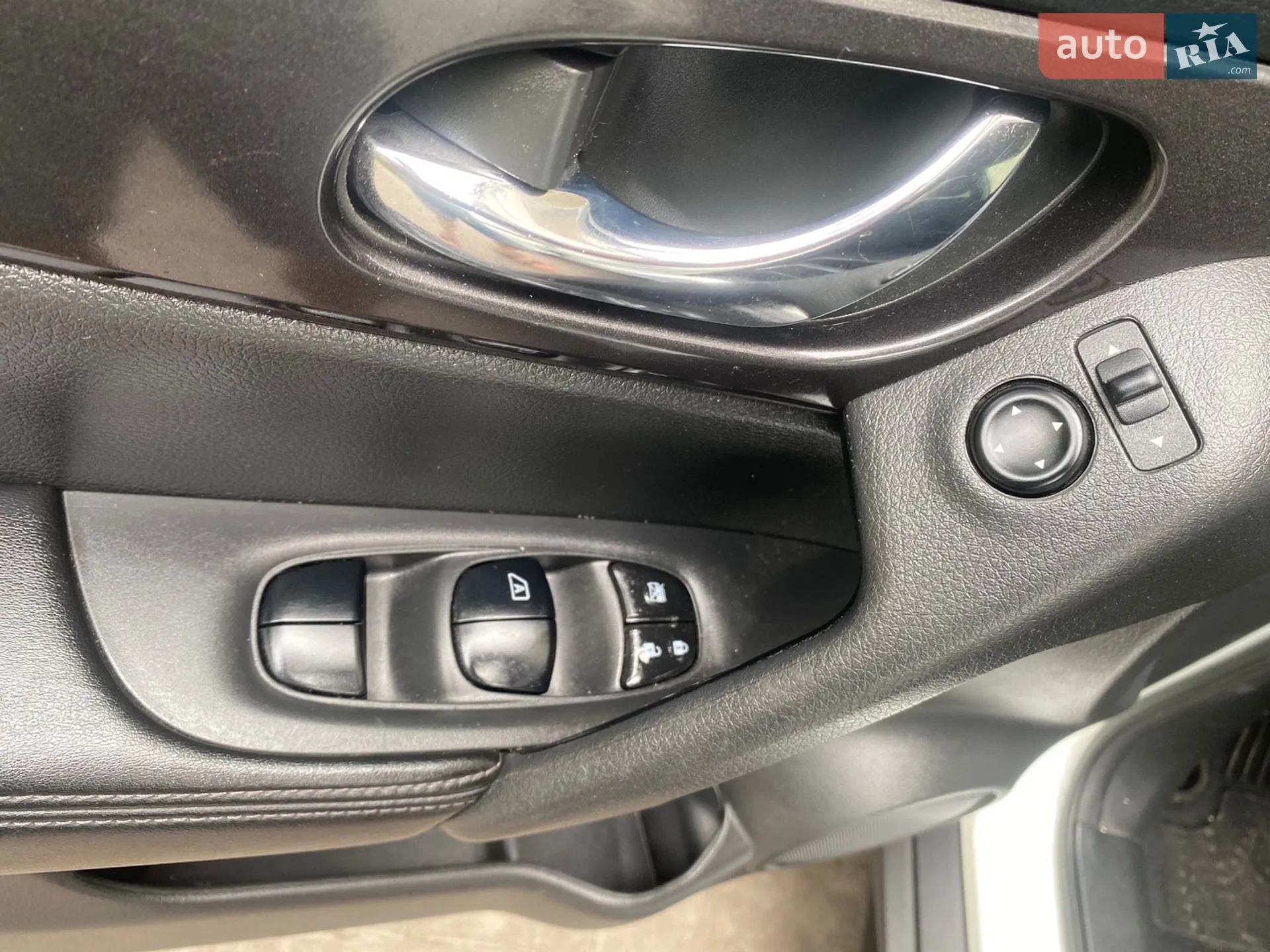 2018 Nissan Rogue - мініатюра 9