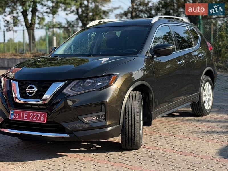 Внедорожник / Кроссовер Nissan Rogue 2017 в Луцке