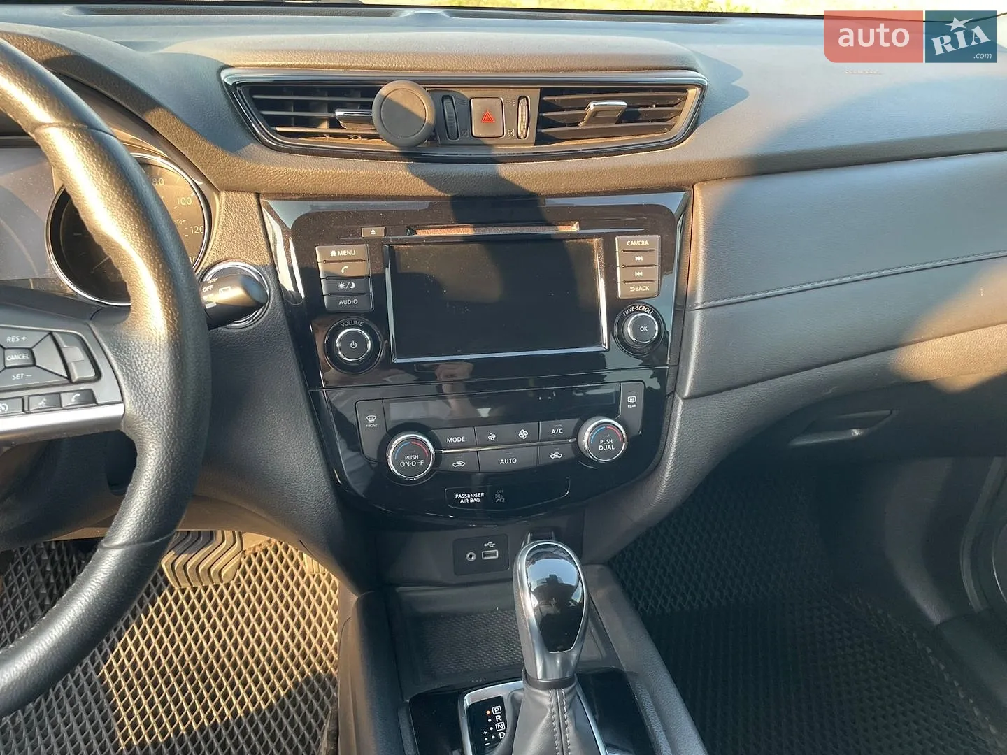 2019 Nissan Rogue - мініатюра 17
