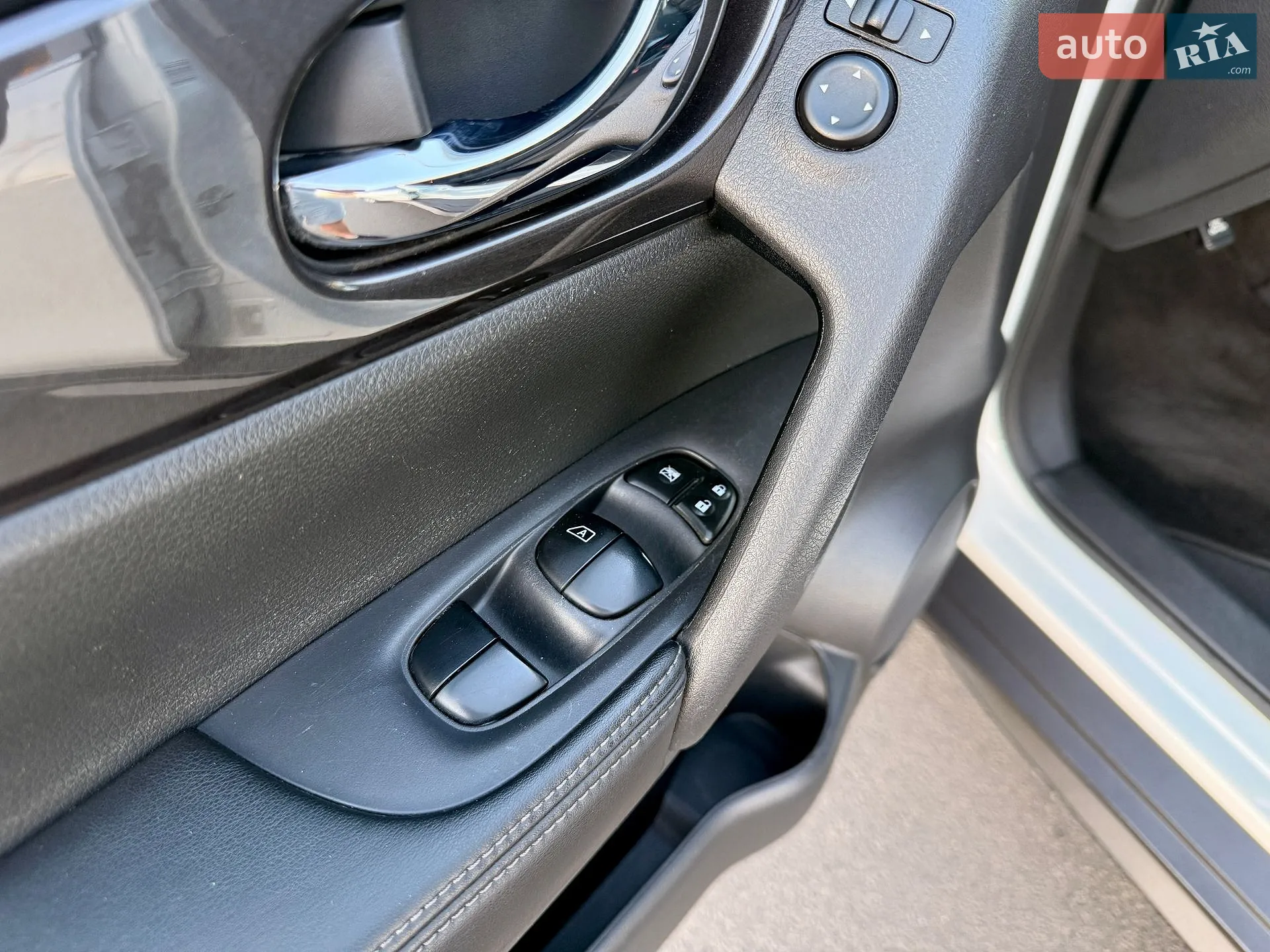 2018 Nissan Rogue - мініатюра 27