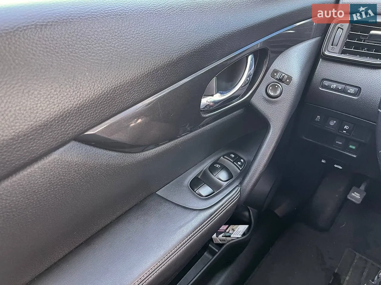 2016 Nissan Rogue - мініатюра 27
