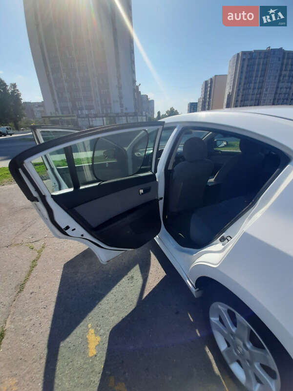 Седан Nissan Sentra 2011 в Черкасах