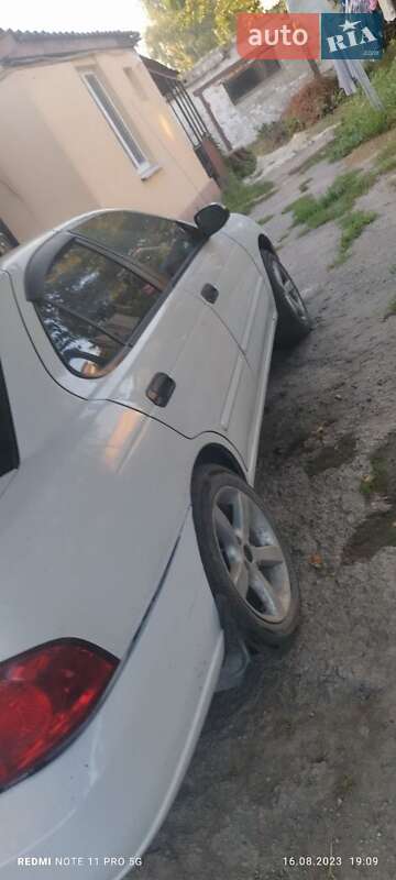 Седан Nissan Sentra 2004 в Дніпрі