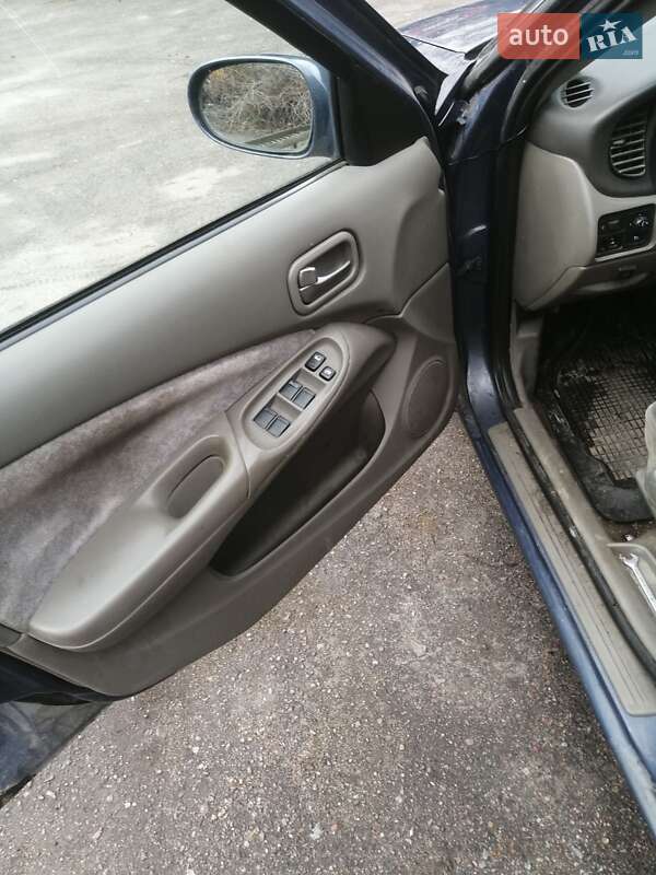 Седан Nissan Sentra 2000 в Білій Церкві