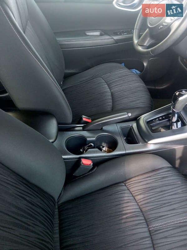 Седан Nissan Sentra 2018 в Романіву