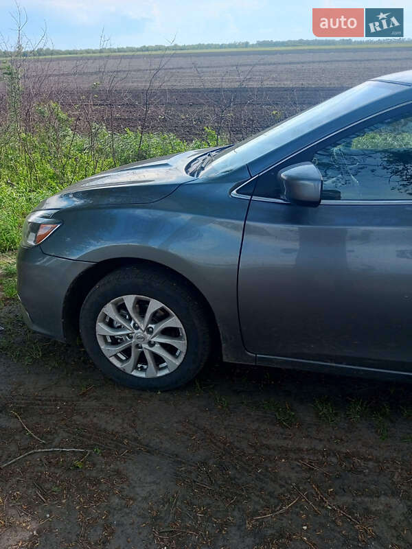 Седан Nissan Sentra 2018 в Романіву