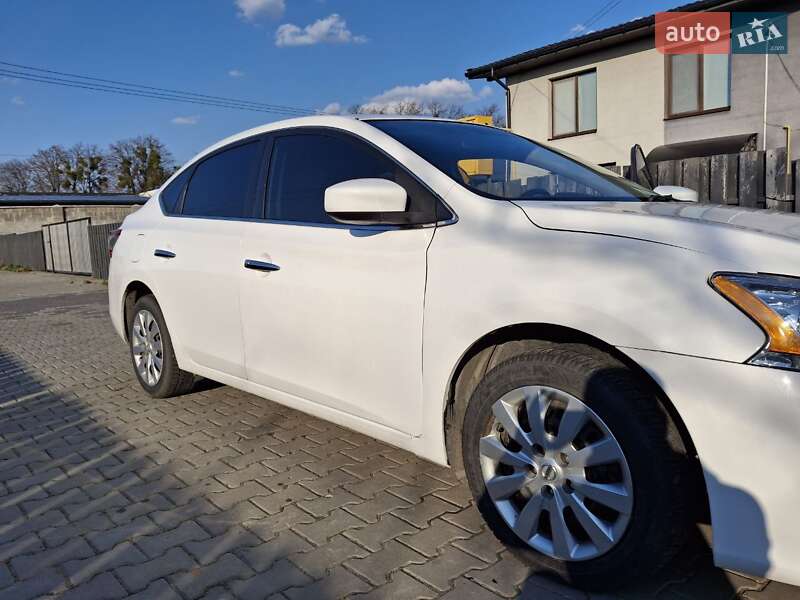 Седан Nissan Sentra 2015 в Новом Ярычеве