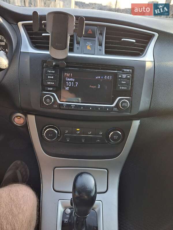 Седан Nissan Sentra 2015 в Новом Ярычеве