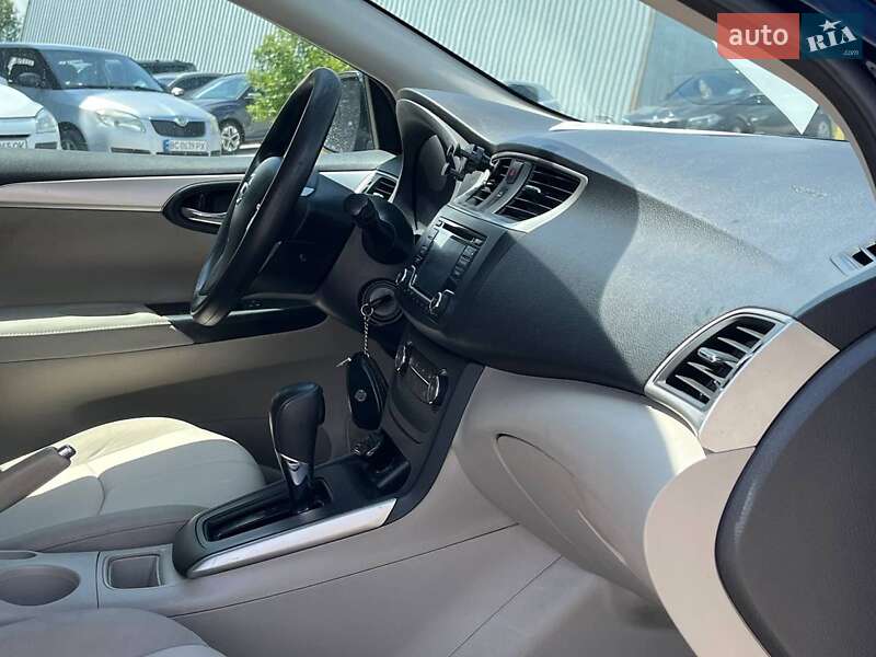 Седан Nissan Sentra 2016 в Львове