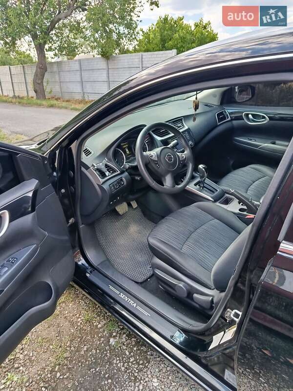 Седан Nissan Sentra 2017 в Днепре