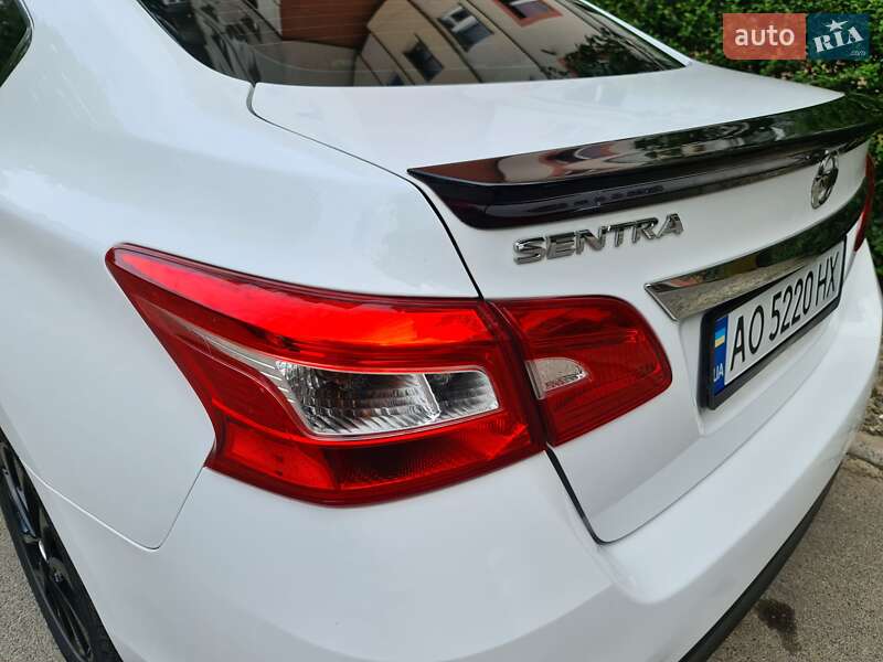 Седан Nissan Sentra 2017 в Ужгороде