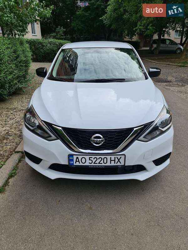 Седан Nissan Sentra 2017 в Ужгороде